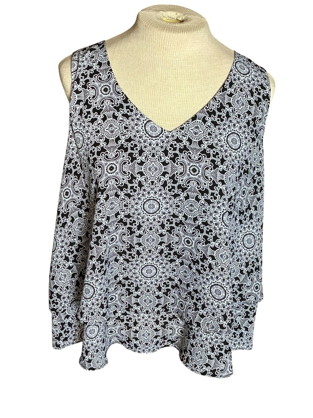 Black & White Paisley V-Neck Cold-Shoulder Top
